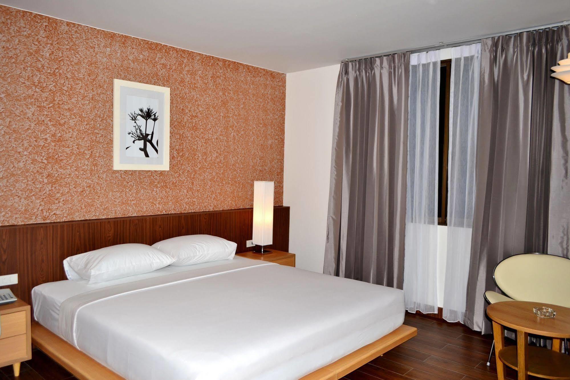 Flipper Lodge Hotel - Sha Extra Plus Pattaya Dış mekan fotoğraf