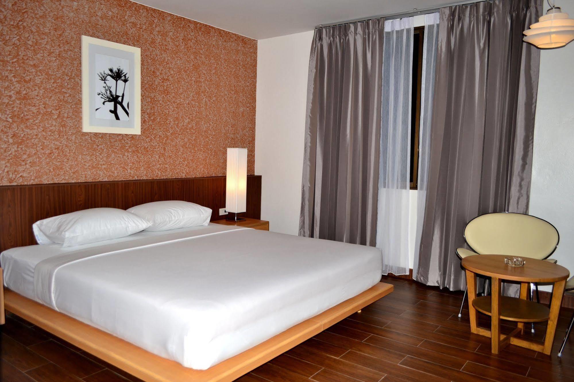 Flipper Lodge Hotel - Sha Extra Plus Pattaya Dış mekan fotoğraf